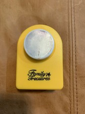 SCRAPBOOK PAPER PUNCH FAMILY TREASURES CIRCLE CRAFT PAPER PUNCH 1  