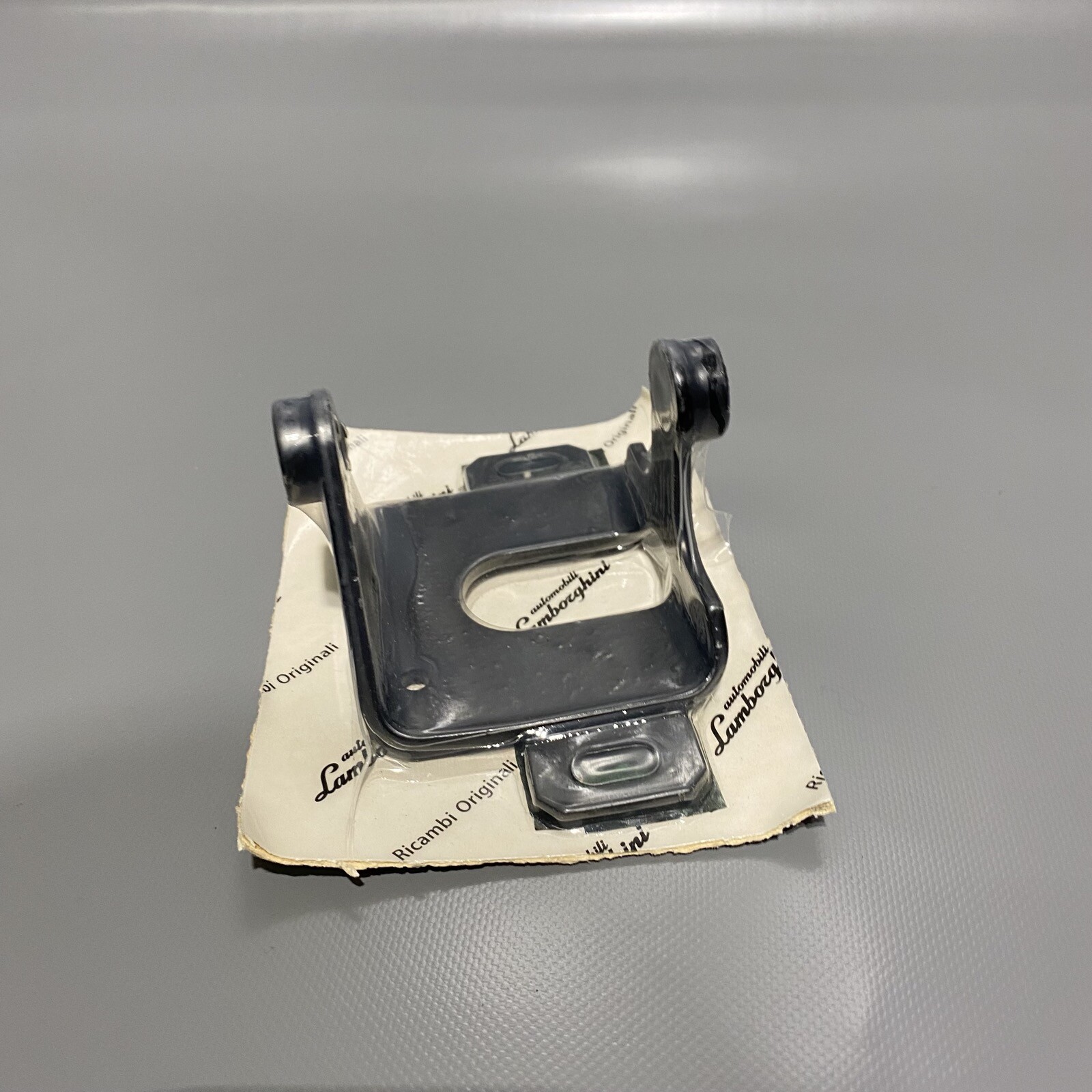 LAMBORGHINI MURCIELAGO LP640 ACTUATOR SUPPORT 086325191A