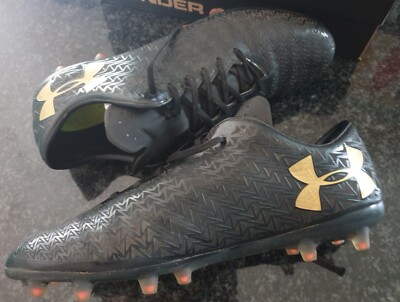MUST HAVE UNDER ARMOUR CLUTCHFIT FG FOOTBALL