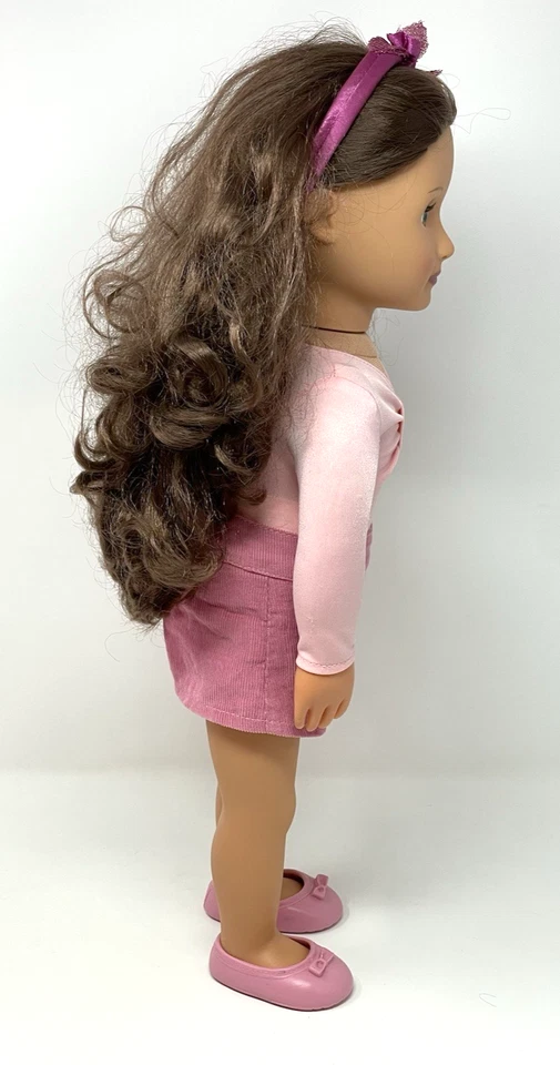 Muñeca Nuestra Generación con Estuche, Ropa y Accesorios - Cabello Marrón y Ojos Verdes Foto 4 de 4