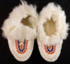 Small Child or Baby Size White Leather Beaded Moccasins Fur Trimmed