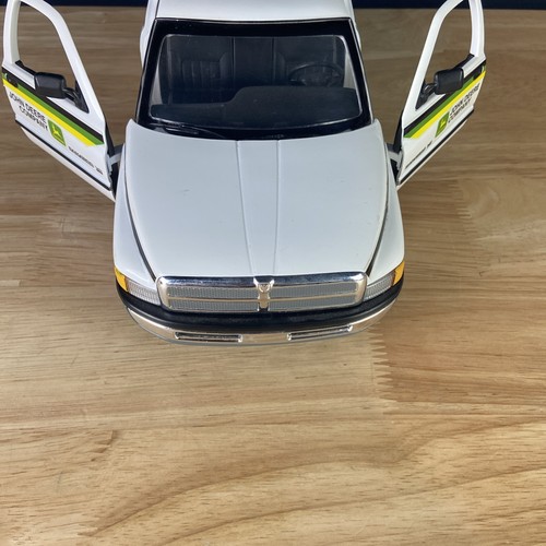 1/18 scale John Deere Dealership Dodge Ram 2nd gen 2500 Pickup - Picture 7 of 16