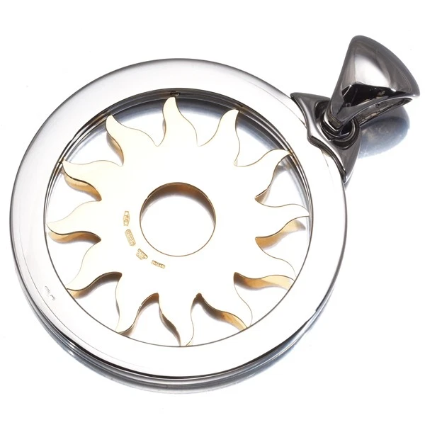 Auténtico Colgante BVLGARI Tondo Sun Grande Oro Amarillo 18K 750/Acero Inoxidable  Foto 4 de 4