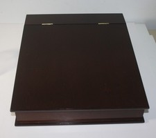 Escritorio de regazo con pendiente de escritura de madera de cerezo Bombay Co