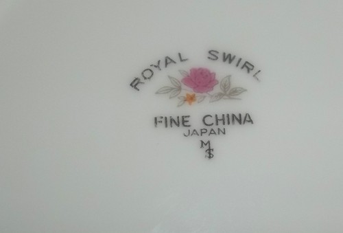 ROYAL SWIRL 5 1/2" FRUIT/DESSERT BOWL NEVER USED - Picture 3 of 3