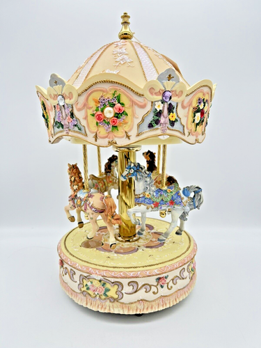 Grandeur Noel Collector’s Edition 2000 Musical Animated Christmas Carousel - Picture 3 of 20