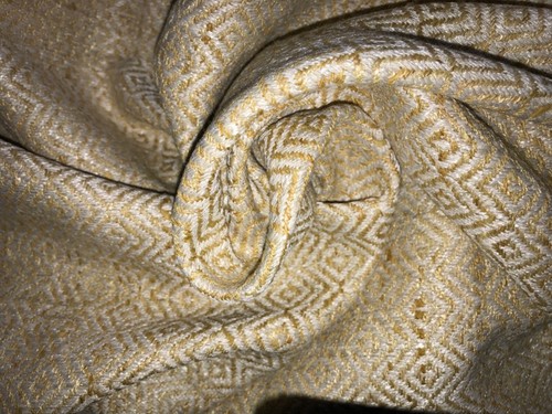 1mx1.42 of thick tweed mustard/yelliw and beige zig zag fabric - Picture 2 of 4