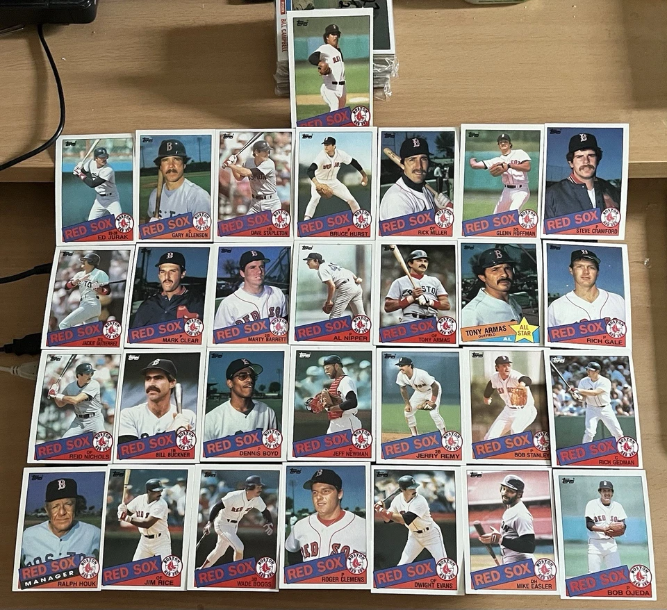波士顿红袜队 4 件套 Topps 球队套装 1980 年、1982 年、1984 年和 1985 - 110 张卡 — 第 4/4 张图片