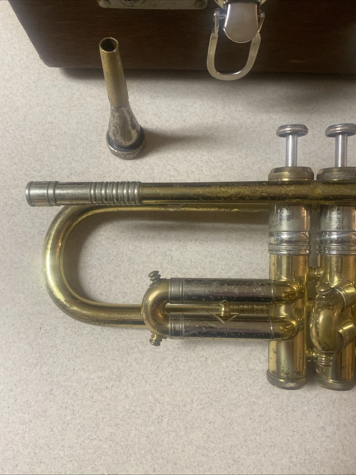 Selmer Sterling Super London Made Trumpet In Lacquer With Case And Mouthpiece - Image 2 of 4