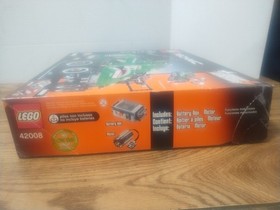 LEGO TECHNIC: Service Truck (42008) retired.