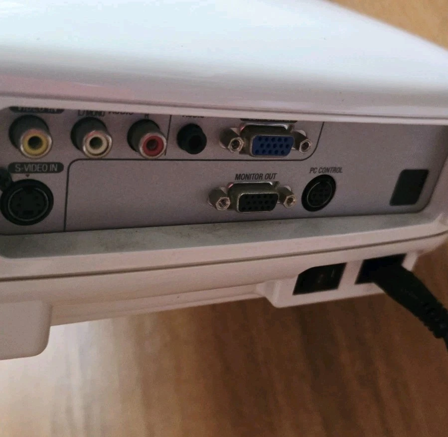 NEC VT47 VGA Home Cinema Projector Tested W/ Power Cord 79% Lamp Hours - Image 4 of 4