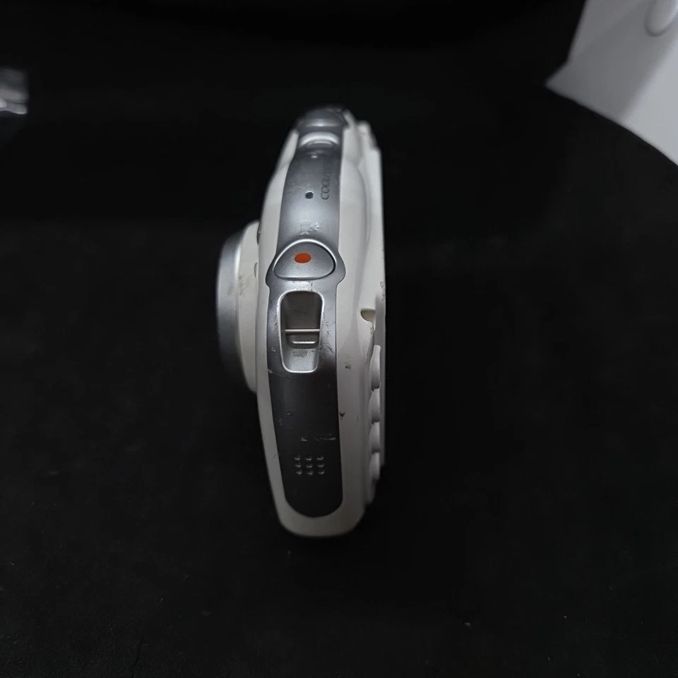 Nikon Coolpix S33 - White Waterproof 13.2MP Digital Camera - TESTED WORKING - Image 2 of 4