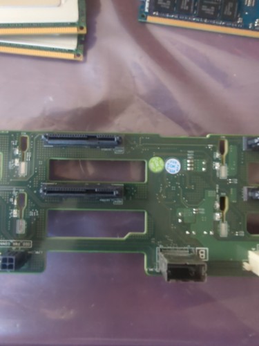 XP569 Dell PowerEdge R520 8x LFF 3.5'' SAS Hard Drive Backplane Board 0XP569 - Picture 6 of 7