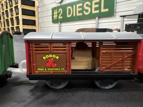 Thomas & Friends Fruit Vegetable Train Cargo Trackmaster Circus Freight -G9-189 - Picture 4 of 8