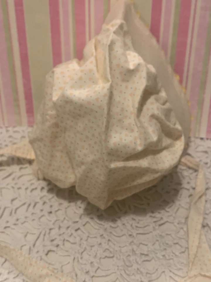 Vintage child girls baby Colonial Dutch Prairie Amish Holly Hobbie hat bonnet - Image 4 of 4