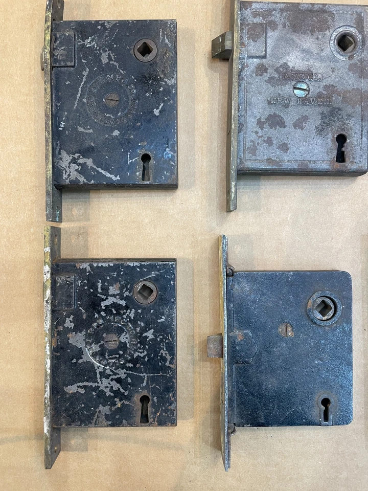 EXCELENTE Lote de (14) Placas Faciais Antigas de Latão com Fechaduras de Porta - Imagem 2 de 4