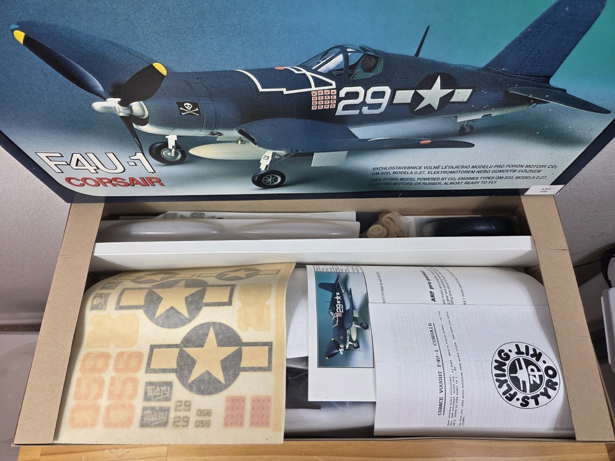 フライングスタイロ社 F4U-1 Corsair 1/20 組み立てキット Flying Styro F4U-1 Corsair 1/20 Scale Flying Model Airplane Kit- R