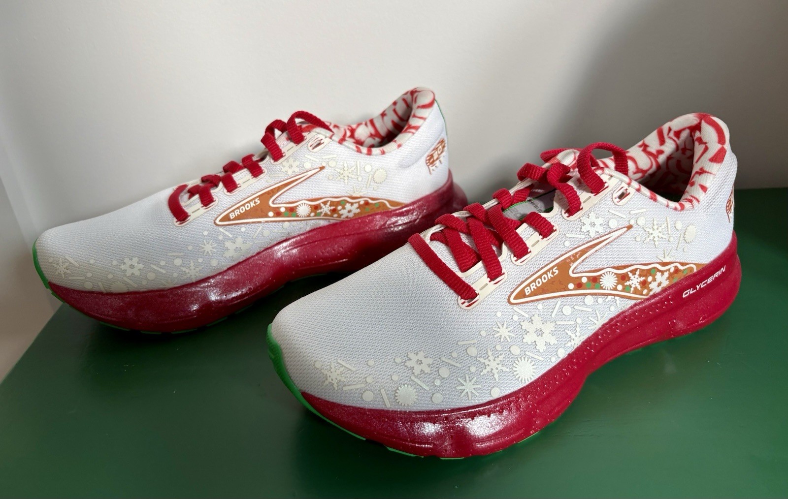 Brooks Run Merry Women Size 7 Holiday Running Shoes Glycerin 20 NEW - No Box