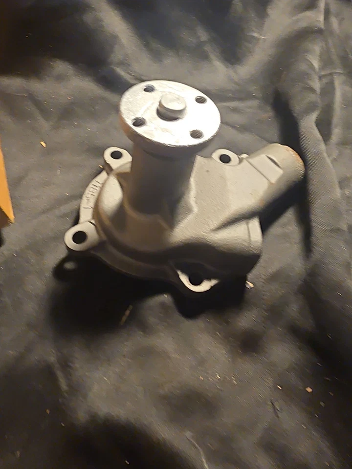 1955 - 1962 Modified Chevrolet Water Pump 6 Cylinders - image 2 of 3