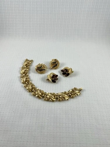 Crown Trifari Vintage Bracelet Earrings Gold Green Brown Rhinestones Lot of 3