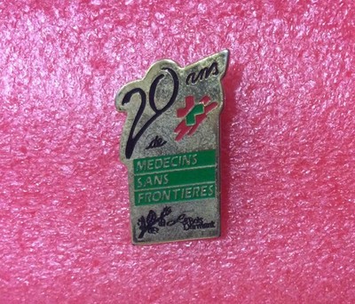 T11 Pins Doctors Without Borders 20 Years MSF Sleeping Wood Vintage Lapel Pin