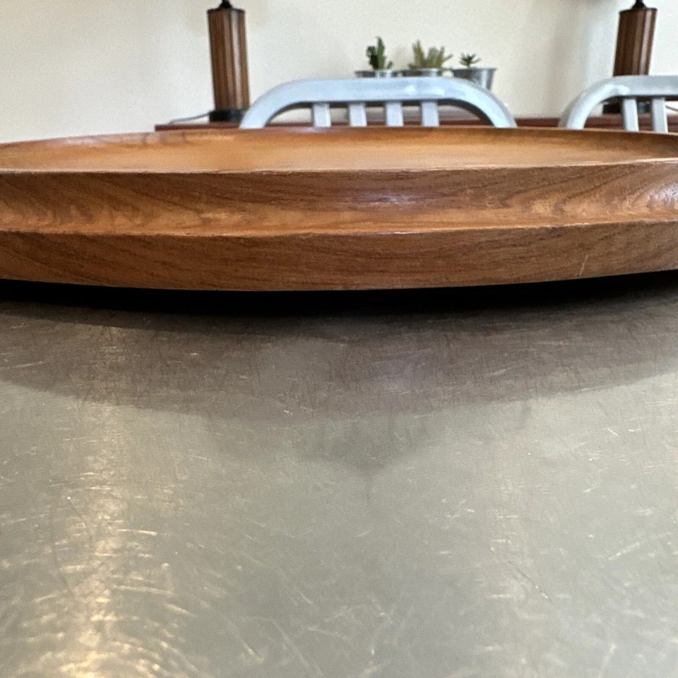 Bandeja para servir de madera de teca moderna danesa Dansk de la década de 1960 con asas de Jens Quistgaard Foto 4 de 4