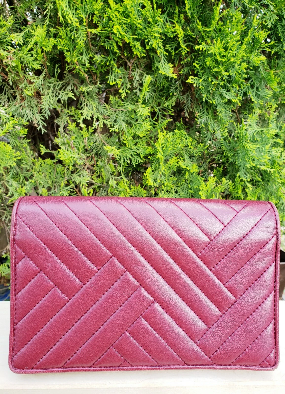 Portafoglio piatto Tory Burch Alexa a tracolla granato imperiale