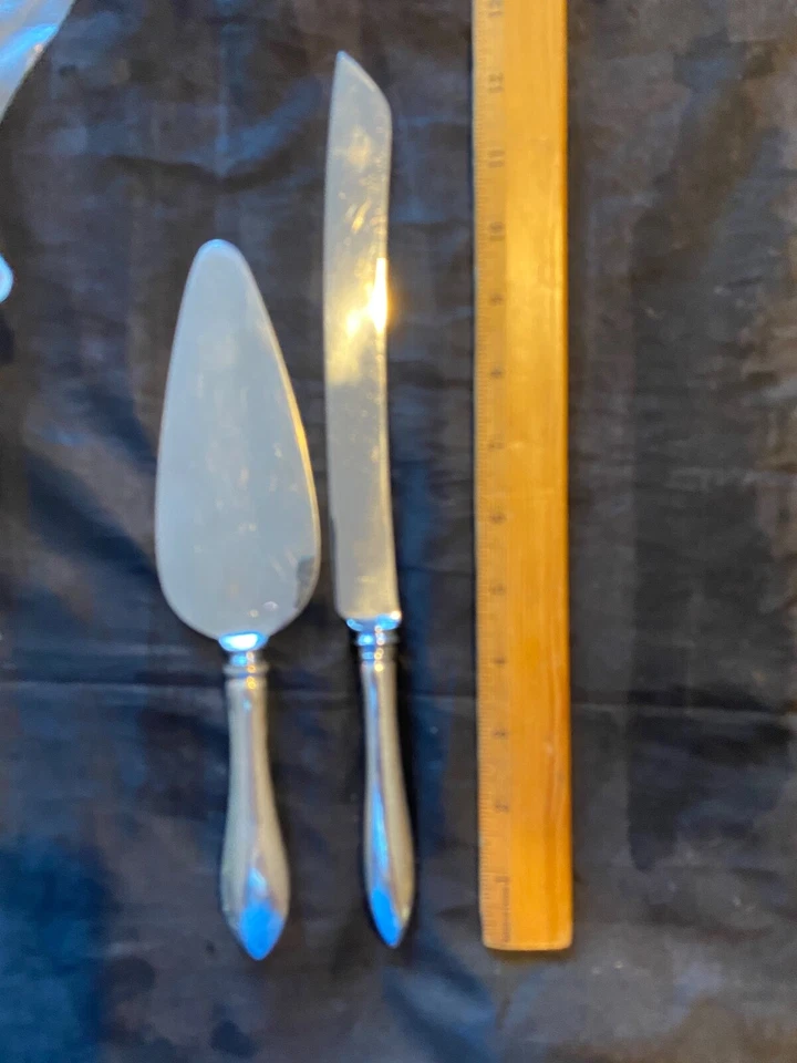 JUEGO DE 2 TARTAS DE BODA ANTIGUAS PUNTIAGUDAS DE PLATA ESTERLINA CAÑA Y CARTÓN. Foto 2 de 2