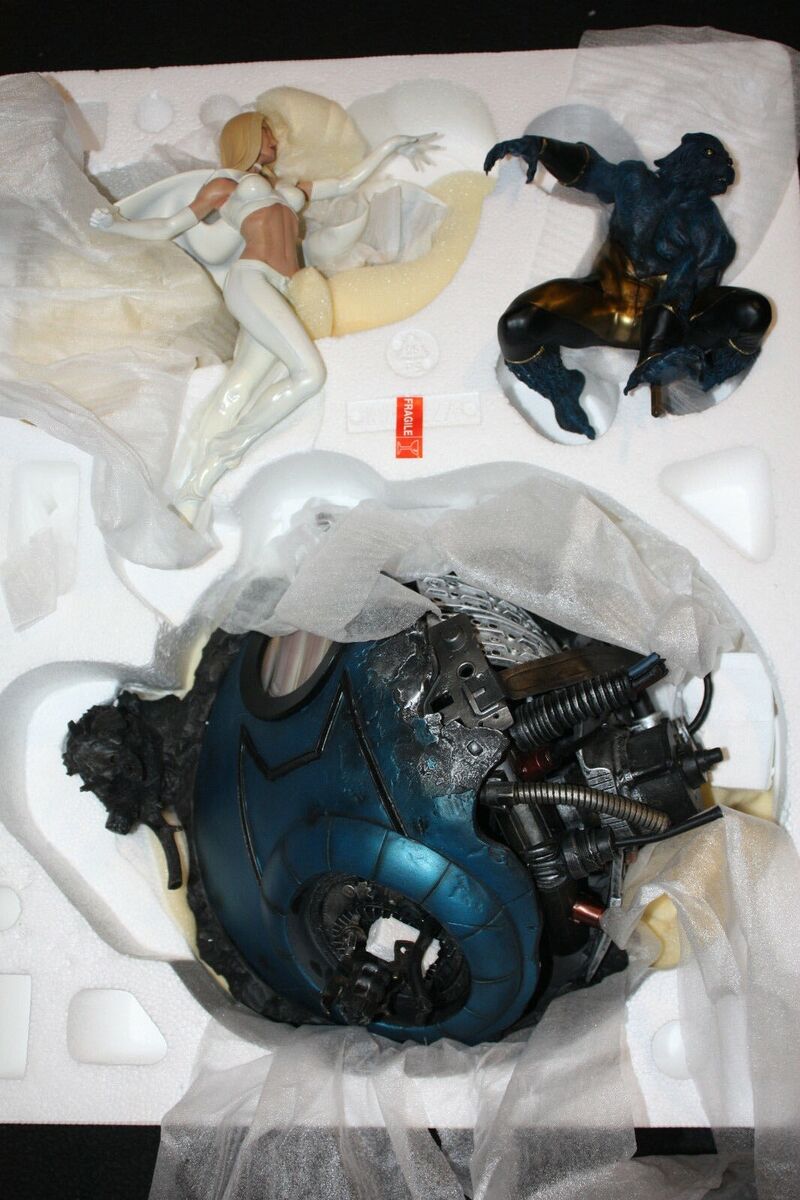 Sideshow Marvel X-Men vs. Sentinel # 2 Beast & White Queen Sideshow Marvel X-Men vs. Sentinel # 2 Beast & White Queen