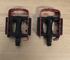 Wellgo Pedals 9/16 Red Road Fixie Hybrid Bike Flat Platform