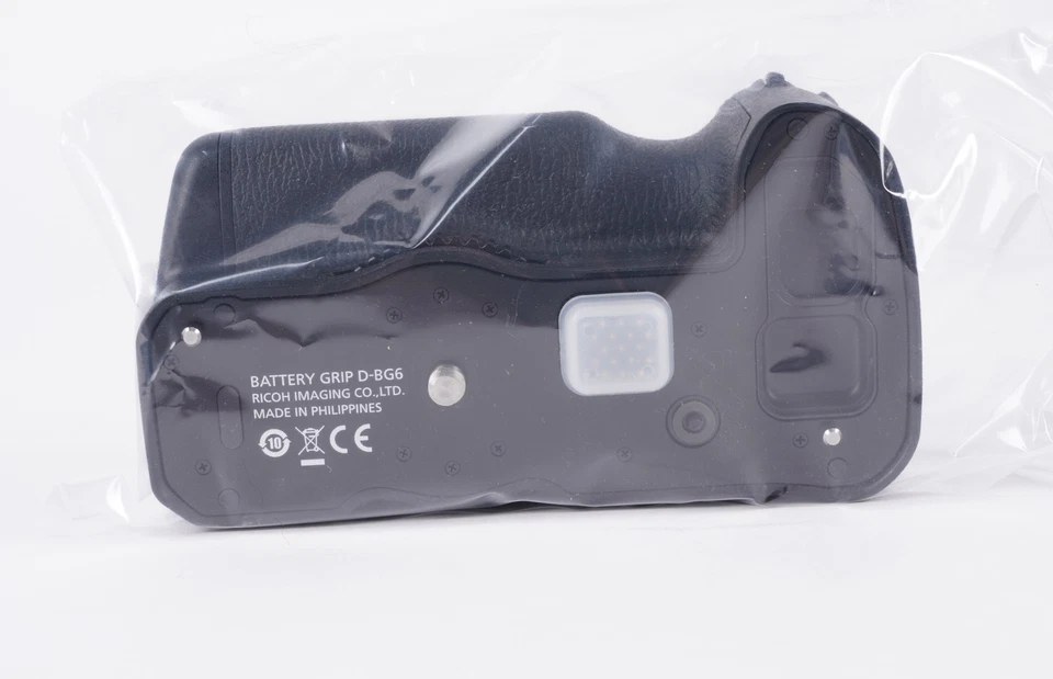 Pentax D-BG6 Battery Grip for K-1 DSLR Cameras - Image 2 of 3