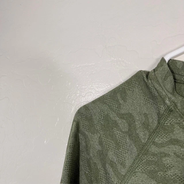 Camisa NOBULL Mujer Pequeña Verde Camuflada Manga Larga Rendimiento Entrenamiento Atlético Foto 2 de 4