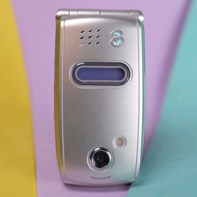 NEC E616v silber Klapphandy drei Handys sehr guter Zustand Retro Y2k nicht funktionsfähig