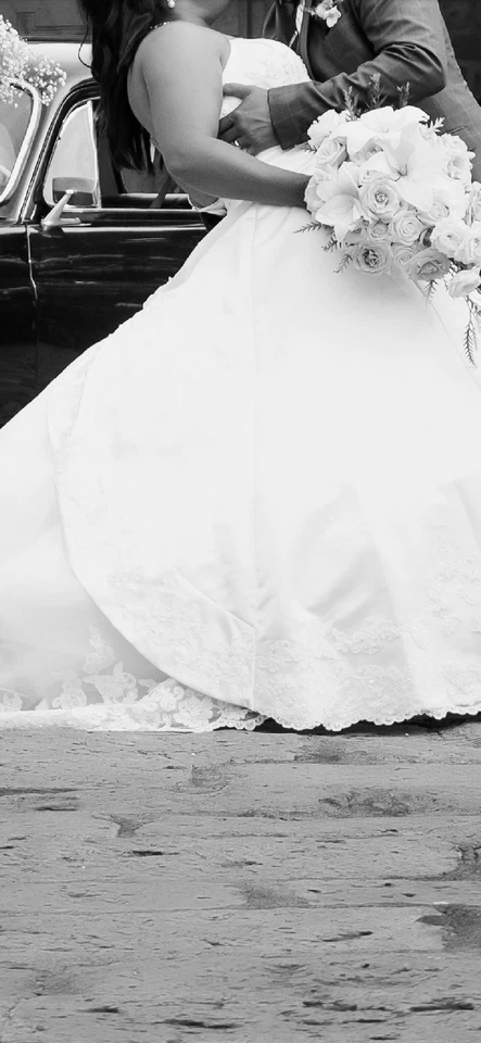 Bridal Long Sleeve Dress Size 6 - Image 2 of 4