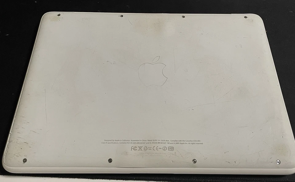 Apple Macbook A1342 13'' Intel Core 2 Duo, 2.26Ghz Laptop, 750GB HD w/DVD RW - Image 2 of 4