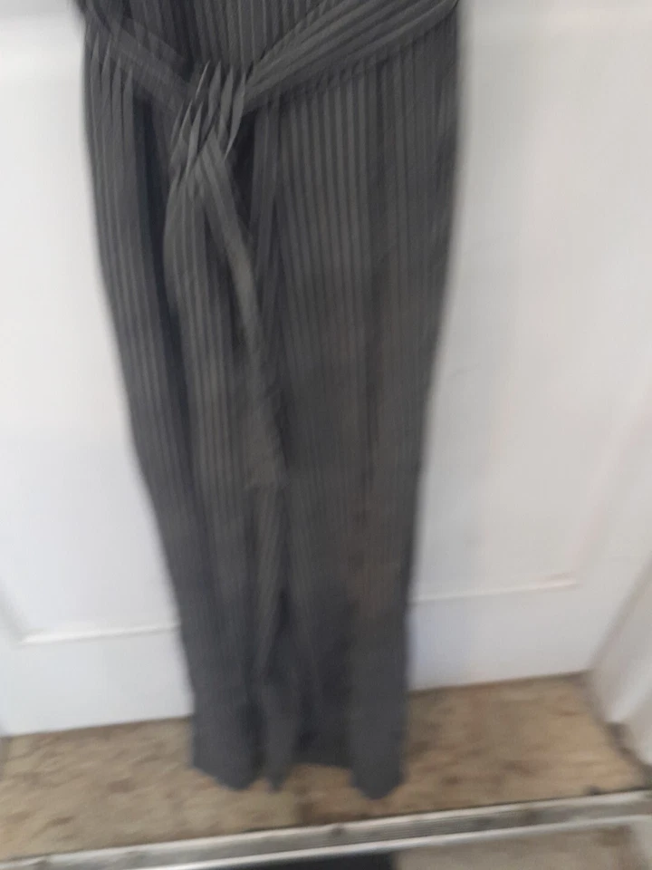 Calça Monteau listrada preta e branca 1 peça tamanho grande com gravata muito boa - Imagem 4 de 4