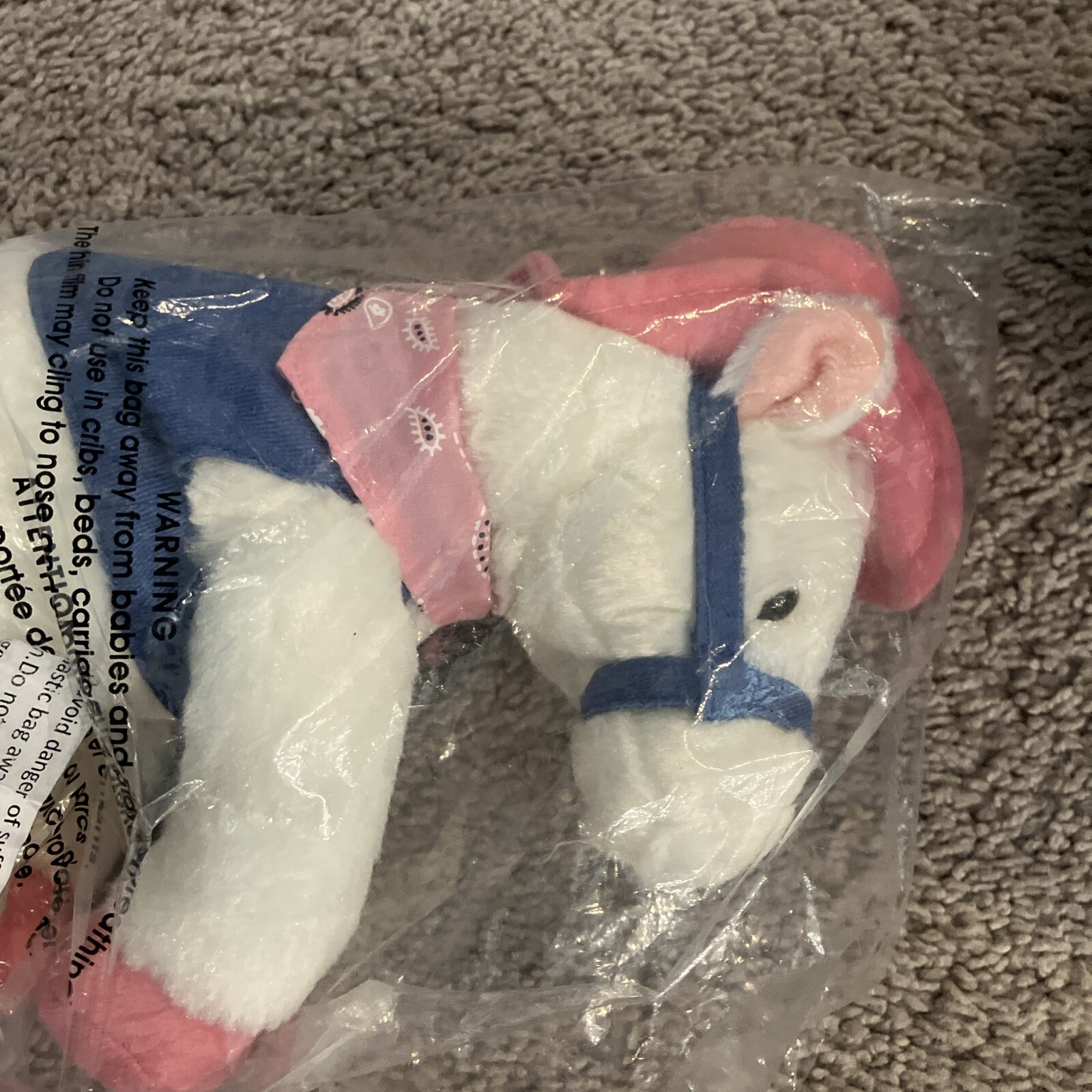 Aurora pony con cappello rosa e peluche bandana