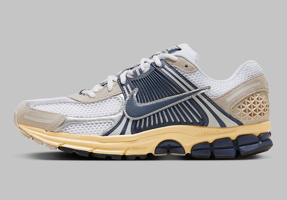 Nike Air Zoom Vomero 5 White Thunder Blue Cream II HF4259-100 sz 9 Mens