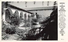 Jardín de postales en San Miguel Arcángel Mission San Miguel California