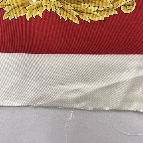 Vintage Gianni Versace Silk Fabric Fly Pattern Medusa Red Border 55.5" x 65 1/8" - Bild 8 von 10