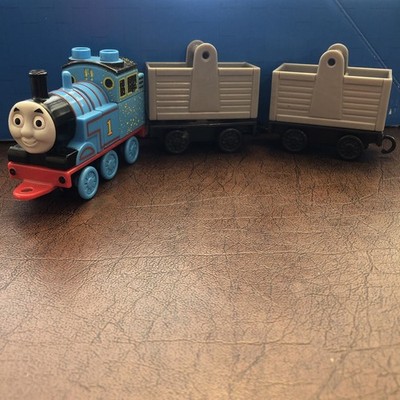 Thomas Train Mega Bloks Buildable & 2 Freight Cars Gullane 2010 Speckled Engine