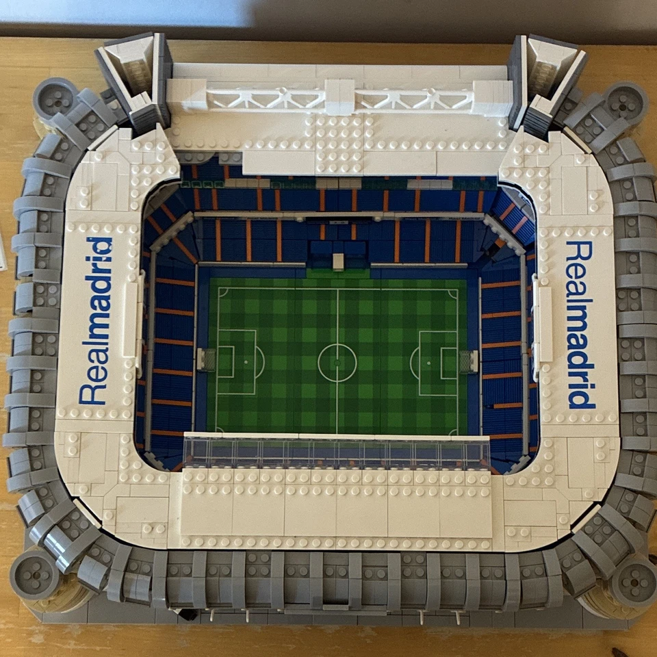 LEGO Icons 10299 Real Madrid – Santiago Bernabéu Stadium, photo 2 of 5