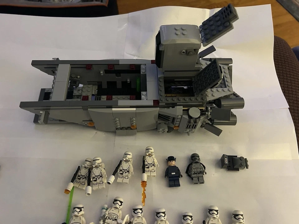 LEGO STARWARS TRANSPORTE DE PRIMER PEDIDO, Rey’s Speeder, Maz’s Cantina y más. Foto 2 de 4