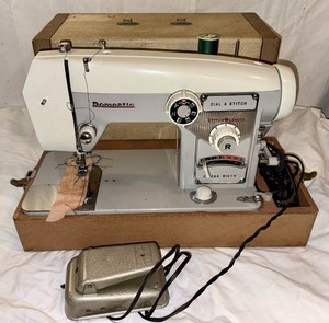 VINTAGE 1967 DOMESTIC ZIG-ZAF DIAL A STITCH MODEL 1665 SEWING MACHINE-WORKS WELL