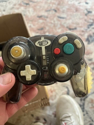 MadCatz Nintendo GameCube Wii Wireless 2.4 Controller Clear