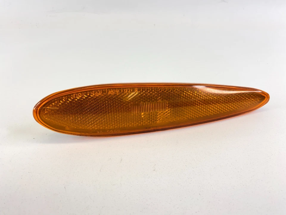 Conjunto de lámpara de señalización del lado del pasajero delantero derecho Nissan Máxima 2000-2003 Foto 2 de 4