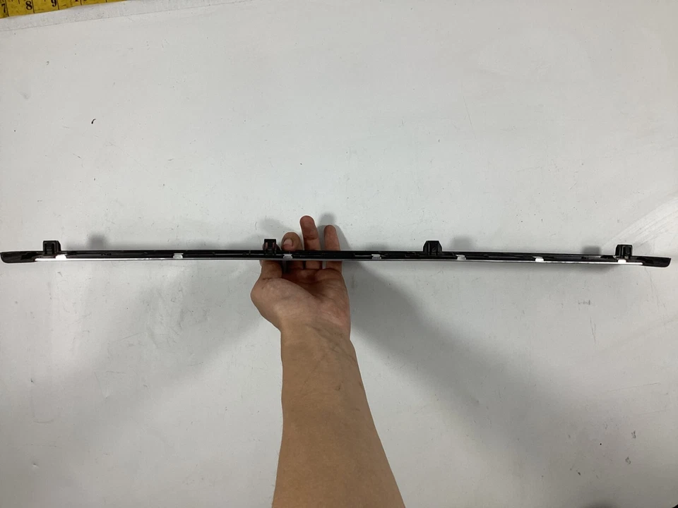 Infiniti EX35 2008-2012 placa de umbral de puerta trasera derecha borde de escalón 769B011BA0A OEM. Foto 3 de 4