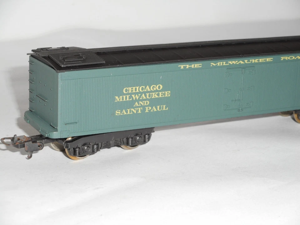 Lima or similar Reefer. The Milwaukee Rd. Good overall cond. HO Scale. No box. - Image 2 of 4