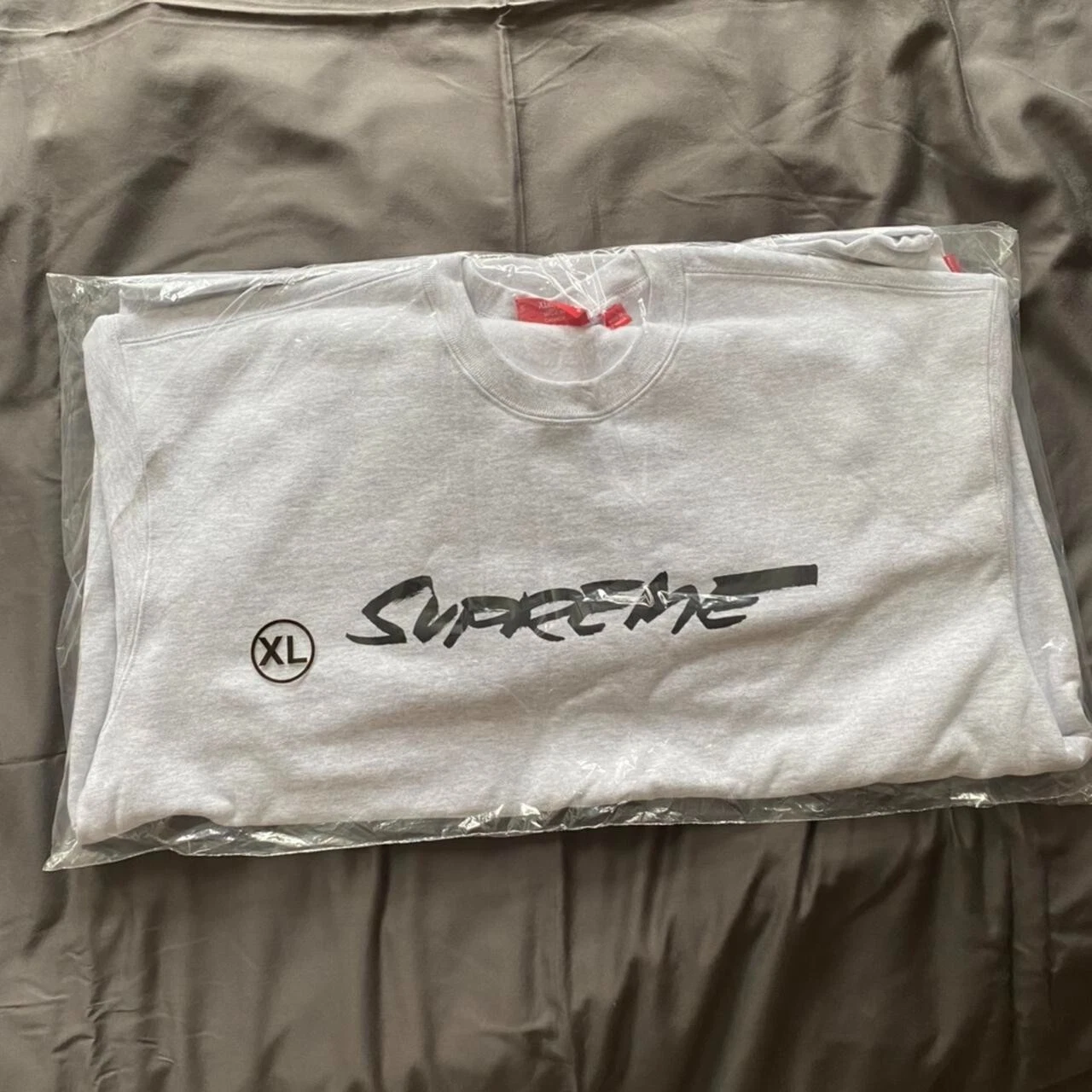 Col rond Supreme Futura   Taille XL Extra Large   Gris cendre   FW20   ÉPUISÉ