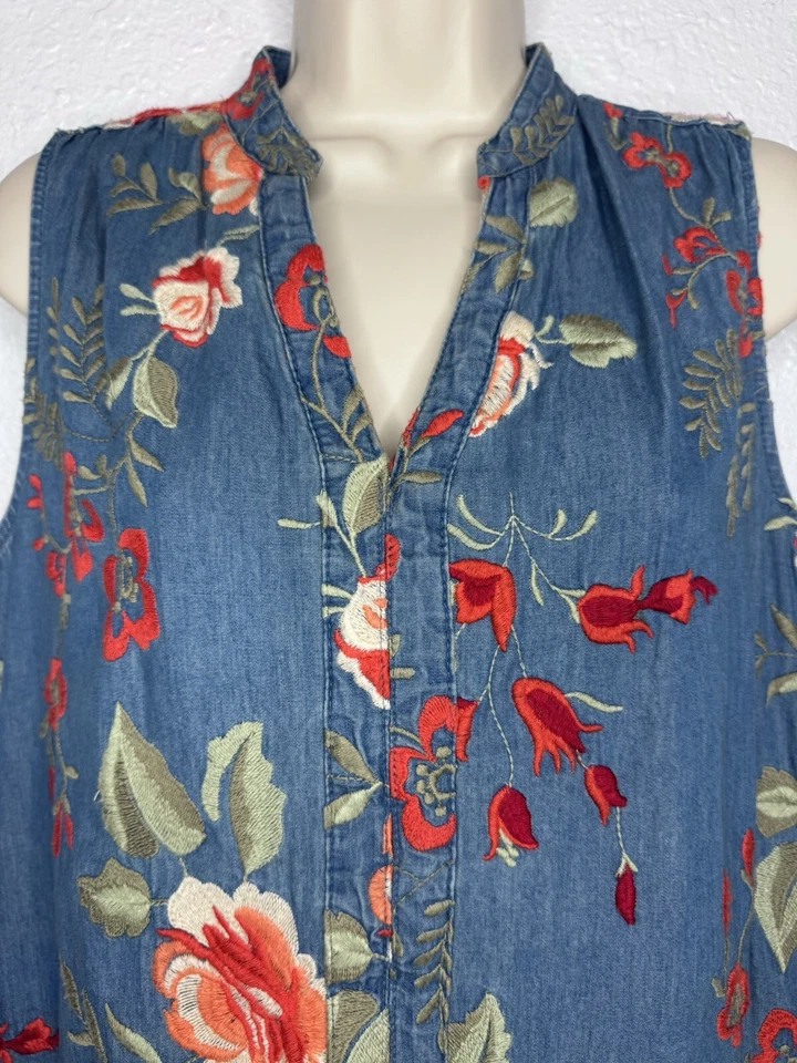 Vestido sem mangas bege By Eci azul denim cambraia bordado floral gola V tamanho 8 - Imagem 3 de 4